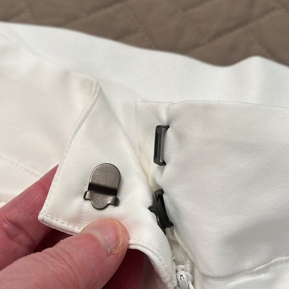 PUMA Women's White Bermuda Short/NWT/Small - Picture 12 of 15